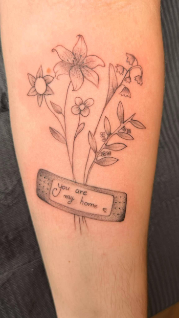 tatouage_fleurs_pansement
